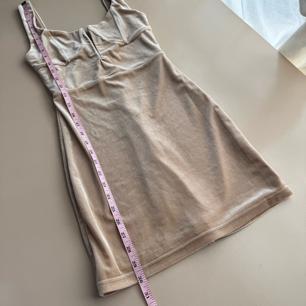 superdown Chiara Plunging Velvet Mini Bodycon Dress in Champagne Nude Size XS - Picture 8 of 13